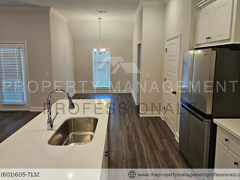 571 Patrick Farms Dr — Photo 7