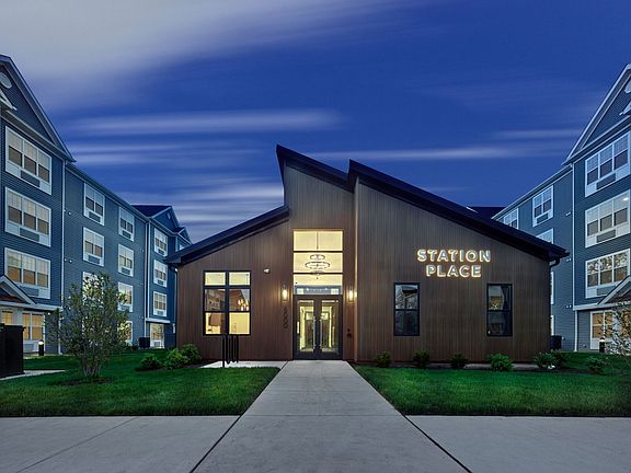 2nd image of 400 E Oak Ave #4204