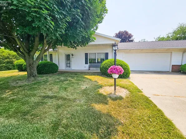 927 Tucker Ln APT C, Fremont, OH 43420