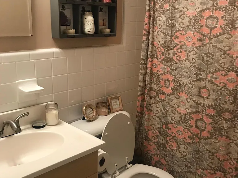 2384 E Drew Valley Rd NE — Photo 3
