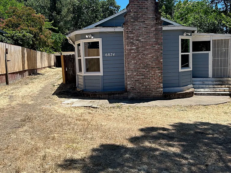 6874 Crump Ave — Photo 1