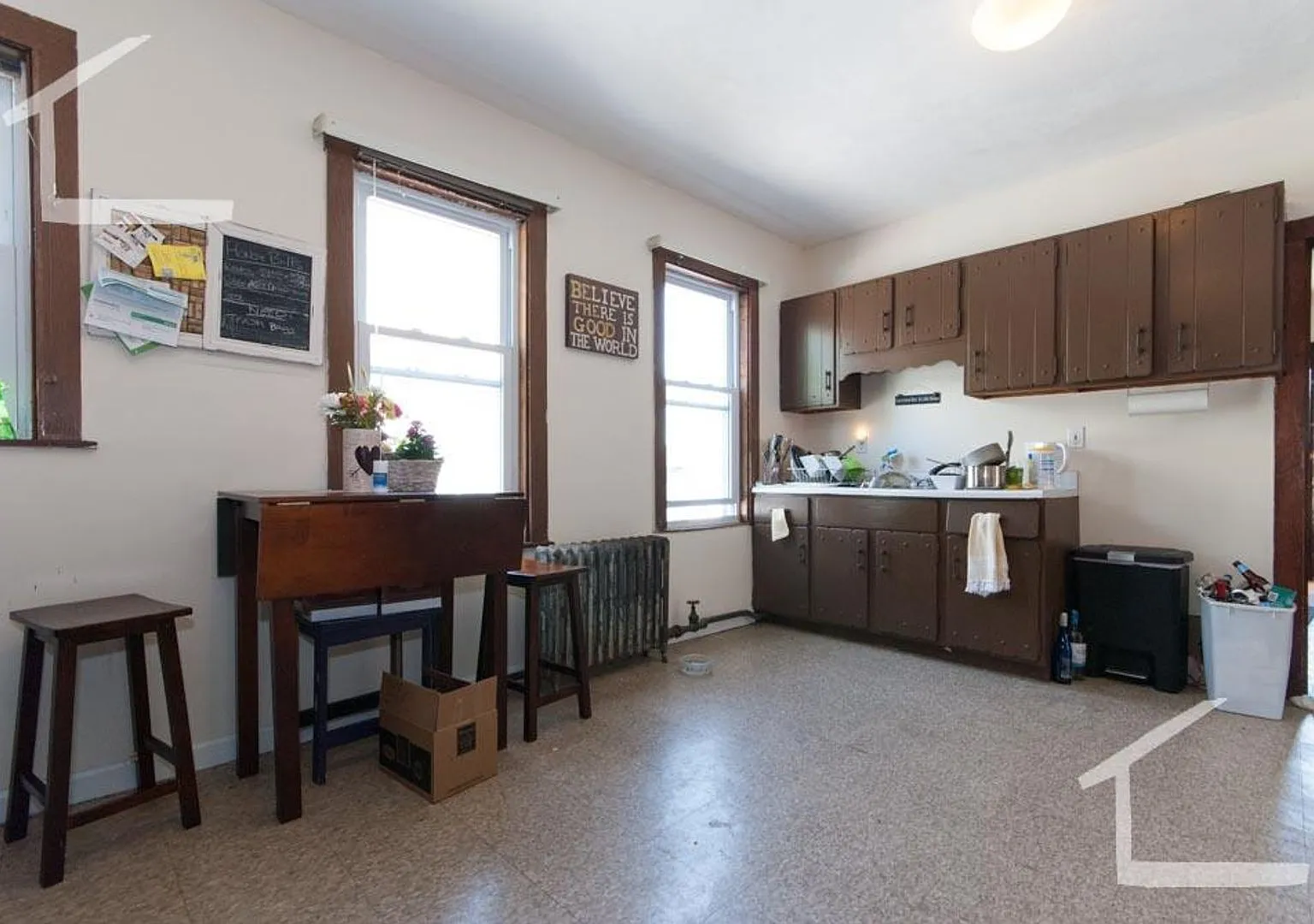 Huge 4 bed in Oak Square — Photo 4
