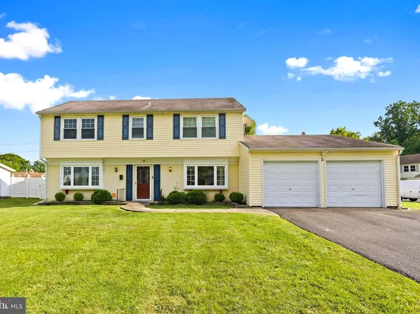 2 Earnshaw Ln, Willingboro, NJ 08046