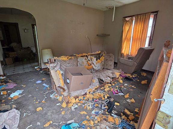 4th image of 23 Hillside Ave