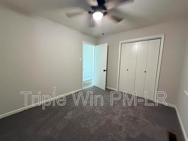 33 Single Oaks Dr — Photo 15