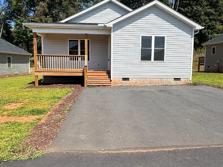 247 Quinn Hill Ln — Photo 1