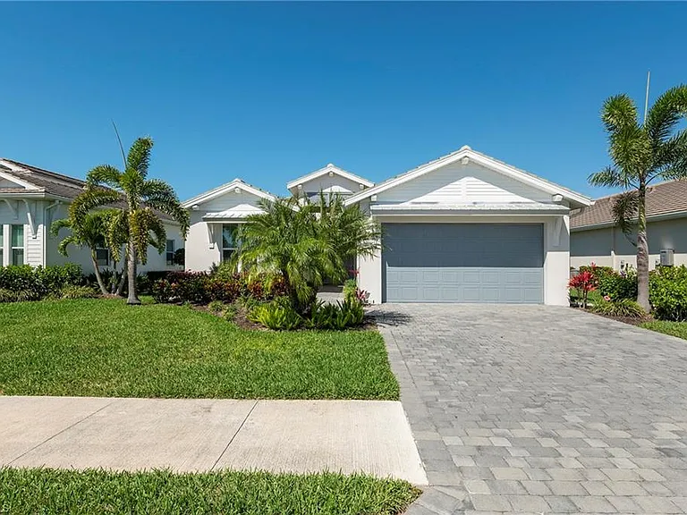 8897 Redonda Dr — Photo 1