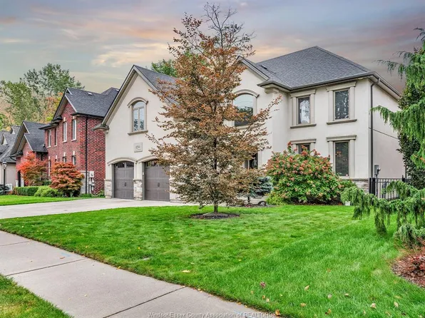 1255 Maple Ave, Lasalle, ON N9J 3Y6
