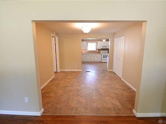5th image of 7970 Stockbridge Dr