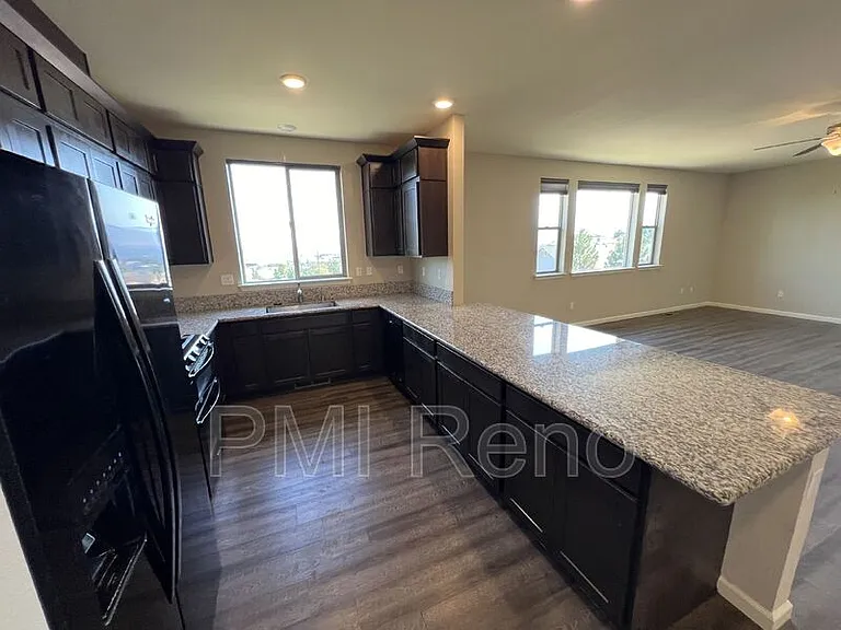 3025 Comstock Dr — Photo 8