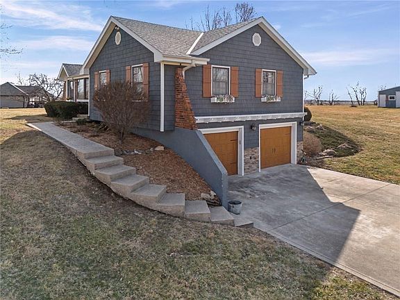 2nd image of 15 Lakevue Dr