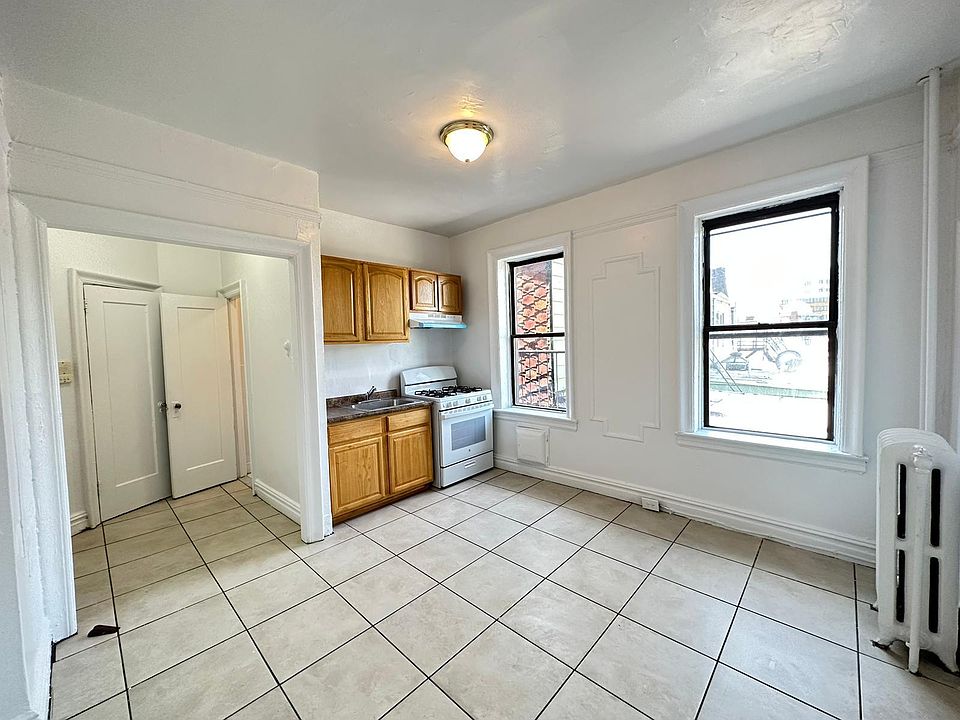 2nd image of 101 Clifton Pl #35D