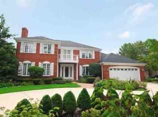 321 Hambletonian Dr, Oak Brook, IL