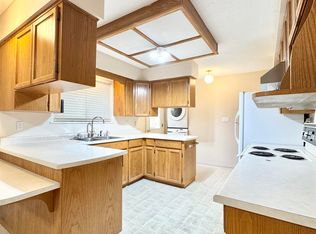 901 52a St, Delta, BC V4M3A1