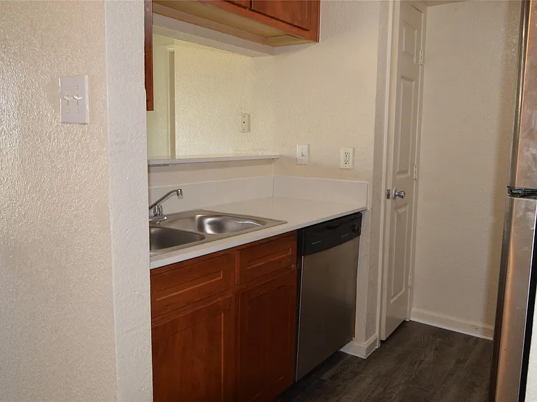 8100 Creekbend Dr #174 — Photo 8