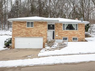 670 Kane St, Dubuque, IA 52001