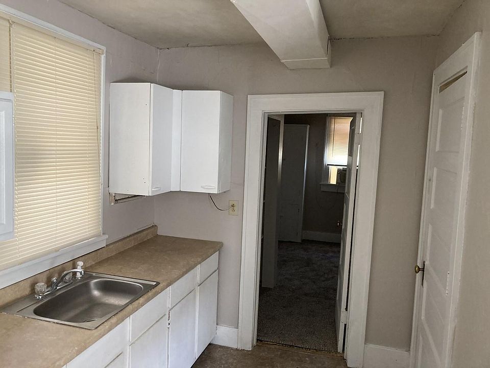 2nd image of 1105 Commercial St #5