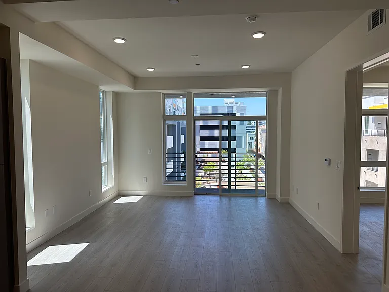 168 S Monterey St #422 — Photo 4