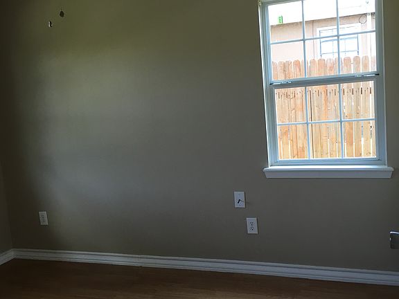 4th image of 1009 Presidio Dr