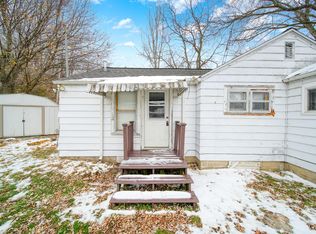 216 Brills Lake Rd, Jackson, MI 49201