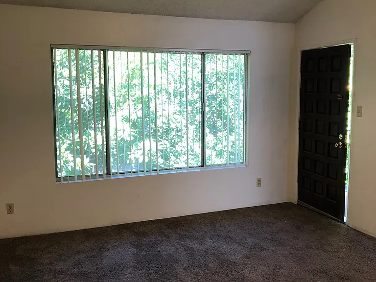 2415 G St — Photo 5