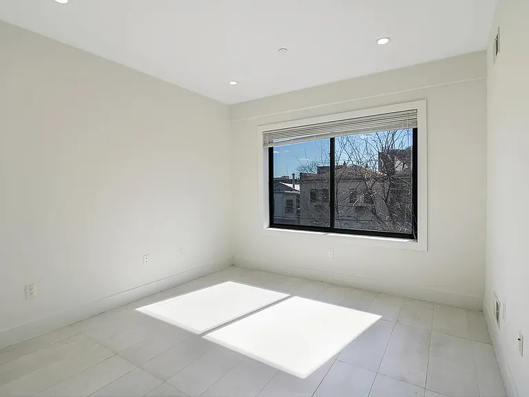 1068 Lafayette Ave #6 — Photo 13