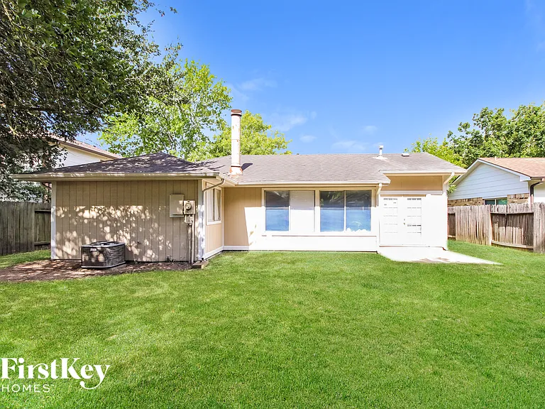 1023 Huntington Dr — Photo 14