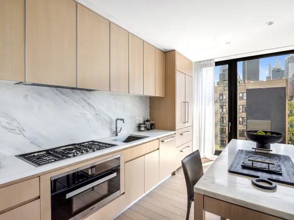 500 West 45th Street image 8 of 22