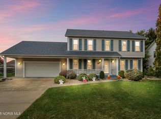 1102 Heritage Ln, Oregon, OH 43616