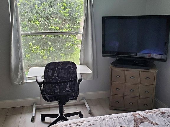 Bedroom 2- Sit Stand Desk