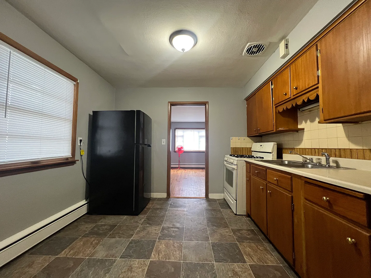 1 bed, 700 sqft, $875 — Photo 4