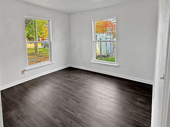 5th image of 1013 Joe Bailey St