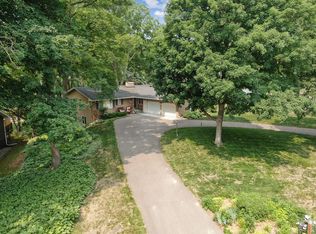 2925 Urbandale Ln N, Plymouth, MN 55447