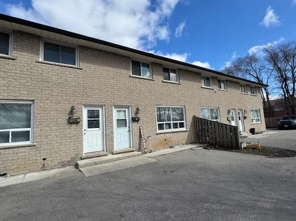 131 Fairway Rd N #E, Kitchener, ON N2A 2N4