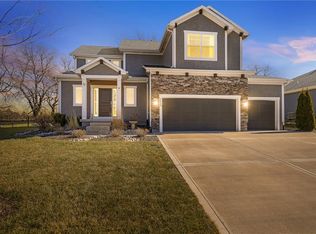 2939 SW Arbor Tree Dr, Lees Summit, MO 64082
