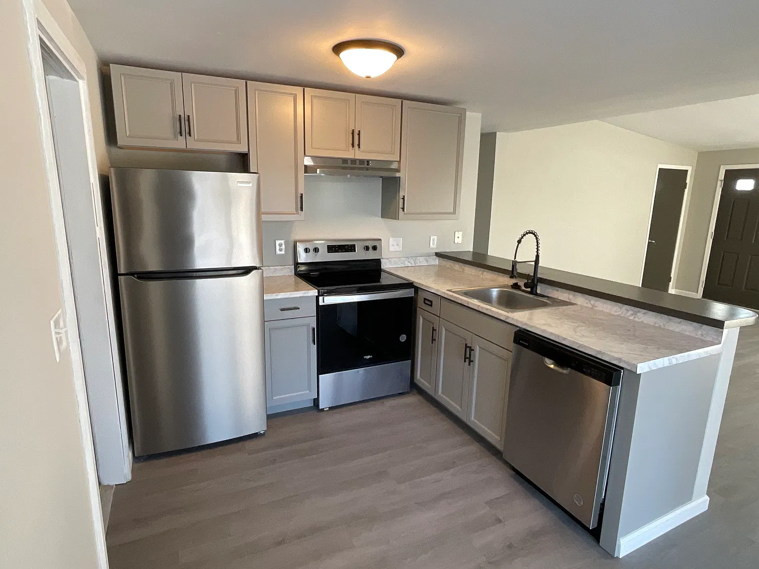 2 bed, 825 sqft, $1,275 — Photo 2
