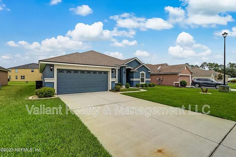 4 bed, 2.0 bath, 1885 sqft, $2,400 — Photo 2