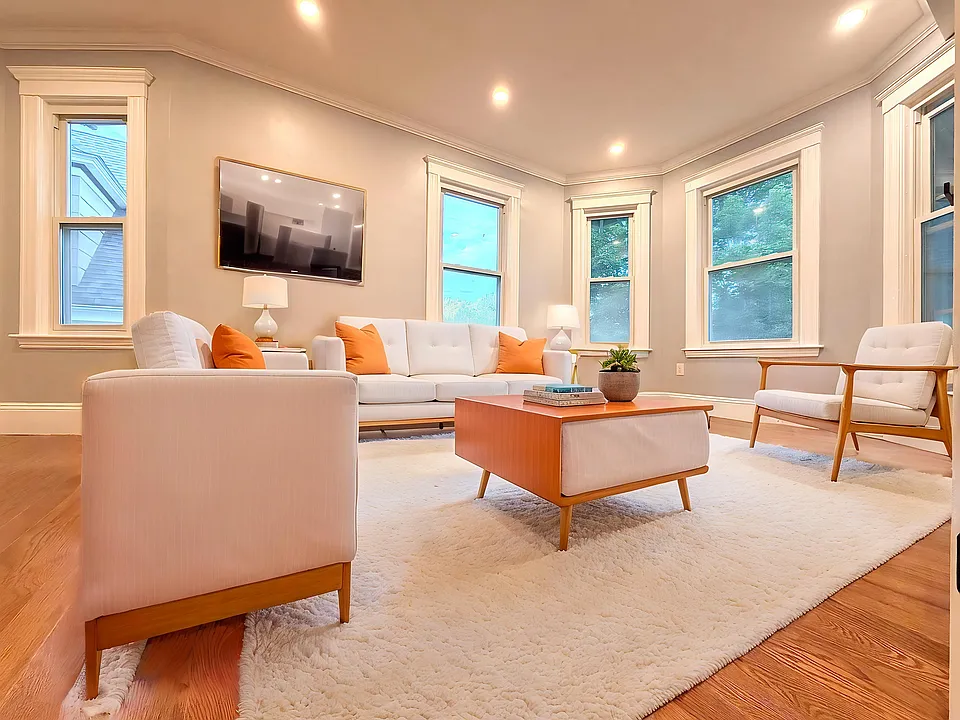 81 Bartlett Ave #81