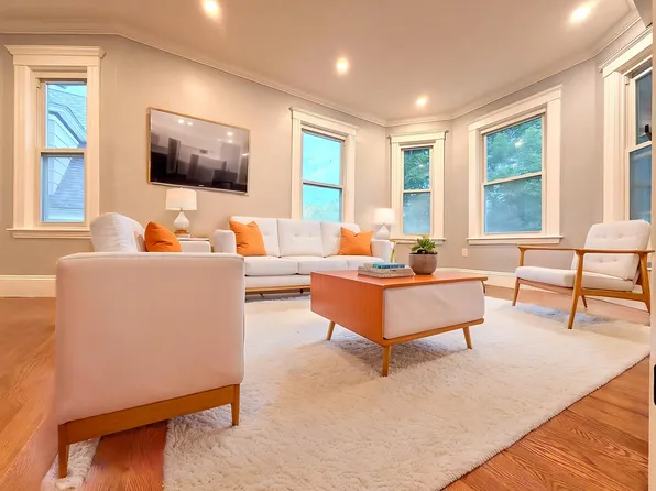 81 Bartlett Ave #81, Arlington, MA 02476