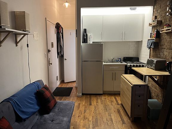 3rd image of 522 E 88th St APT 1D
