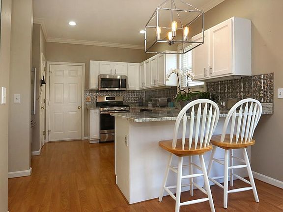 4th image of 51 Juniper Wood Dr