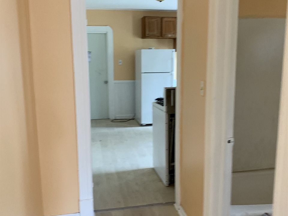 1st image of 402 Summit Ave