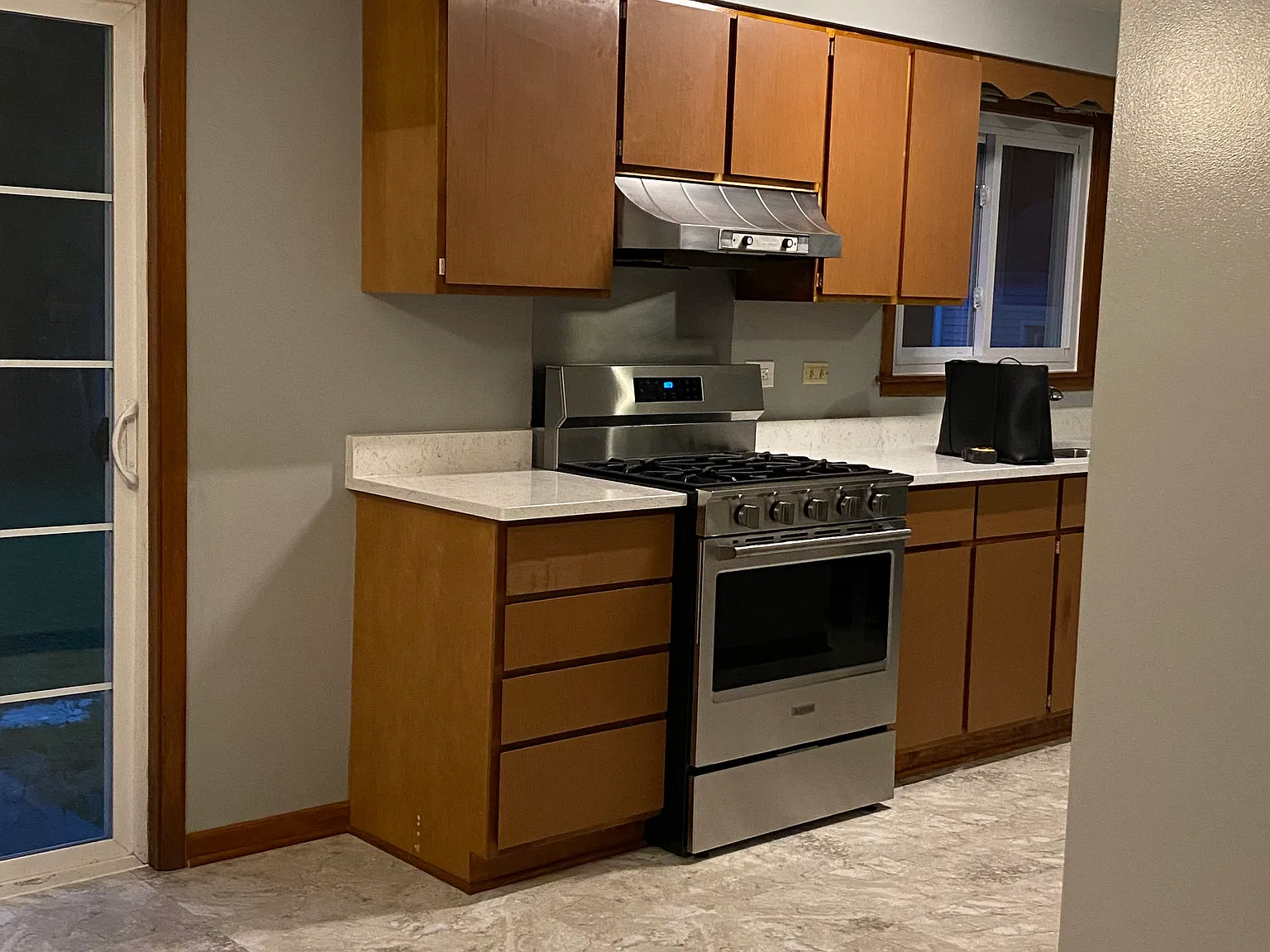 3 bed, 1012 sqft, $2,400 — Photo 1