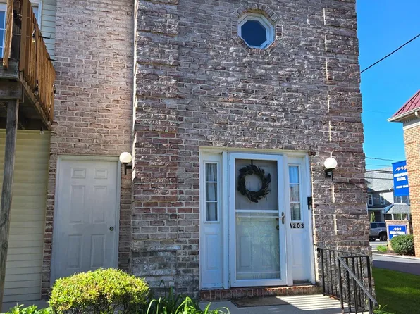 2142 Market St #203-A, Camp Hill, PA 17011