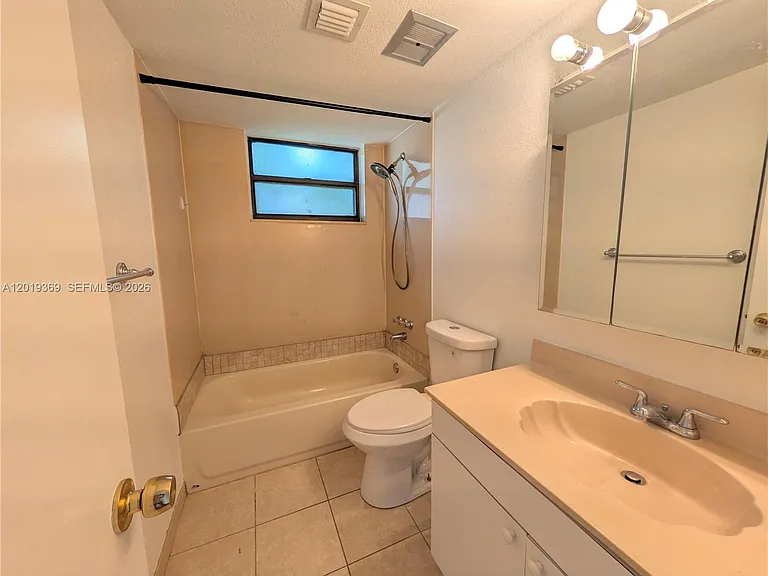 1900 Diana Dr #3E — Photo 39