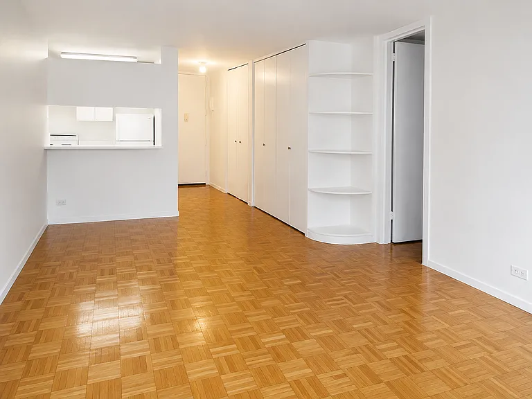 215 W 95th St #3A — Photo 1