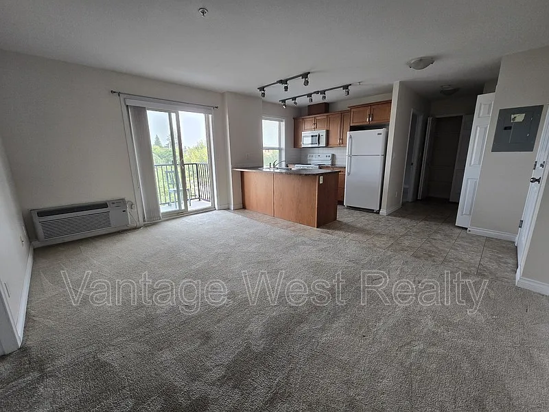 598 Sutherland Ave #402