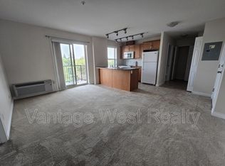 598 Sutherland Ave #402, Kelowna, BC V1Y5X1