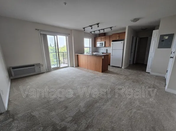 598 Sutherland Ave #402, Kelowna, BC V1Y 5X1