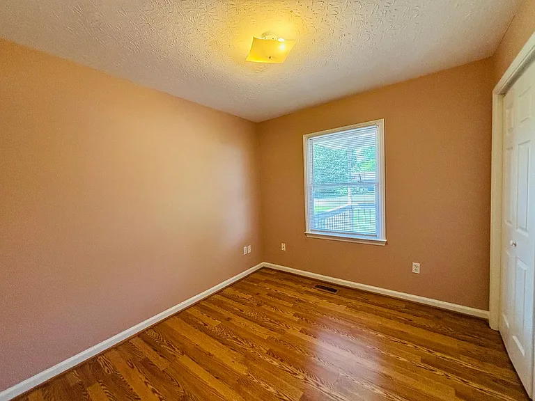 1302 Sandy Cir — Photo 9